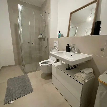 Precious Airport Apartamento *